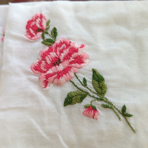 Pair Of Hankies With Embroidered Roses - Picture 1 of 3